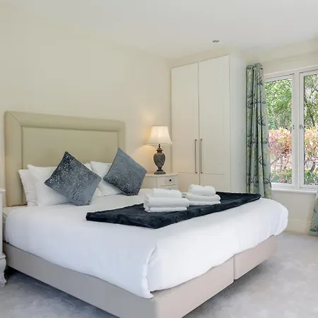 Vakantiehuis Large Sleeping 10. Free Use Of Pool *