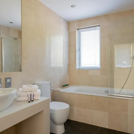 Large Sleeping 10. Free Use Of Pool