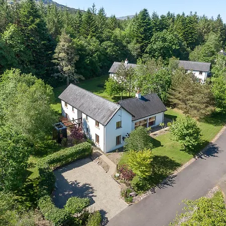 Vakantiehuis Large Sleeping 10. Free Use Of Pool