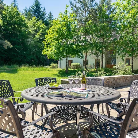 Large Sleeping 10. Free Use Of Pool Vakantiehuis