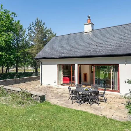 Large Sleeping 10. Free Use Of Pool *