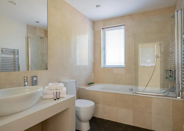 Large Sleeping 10. Free Use Of Pool