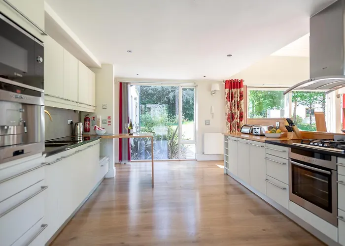 Large Sleeping 10. Free Use Of Pool