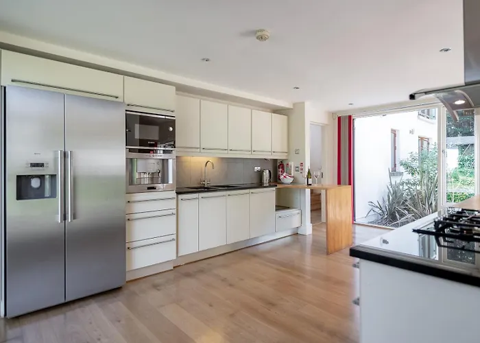 Large Sleeping 10. Free Use Of Pool