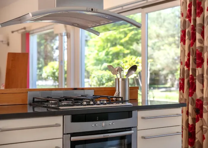 Large Sleeping 10. Free Use Of Pool Kenmare